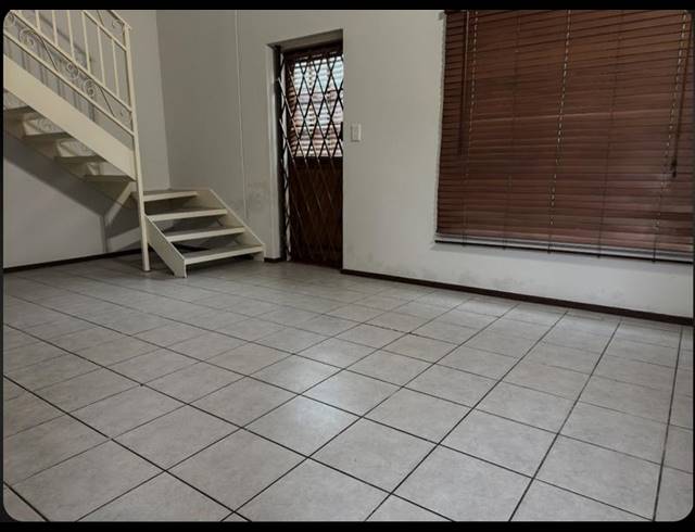 4 BEDROOM TOWNHOUSE FOR SALE IN MONDEOR